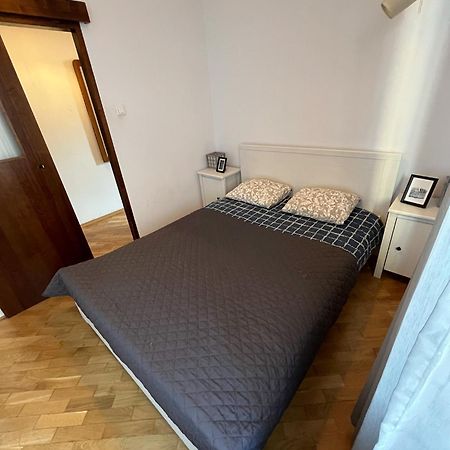 Downtown Apartment B Красков Екстериор снимка