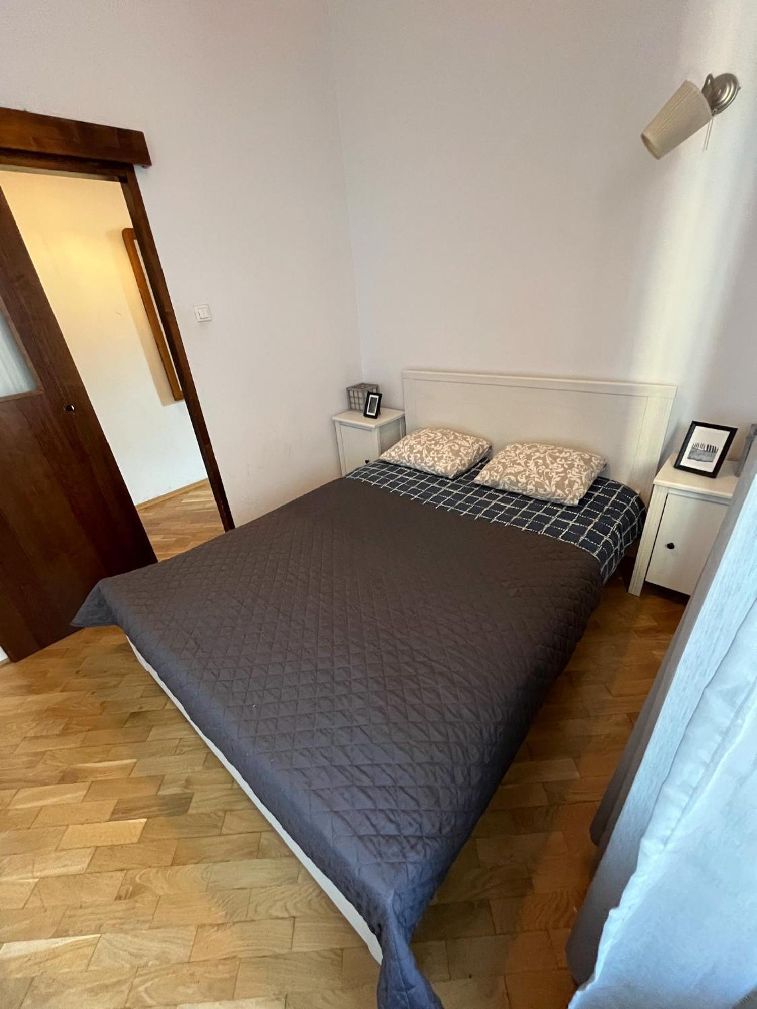 Downtown Apartment B Красков Екстериор снимка