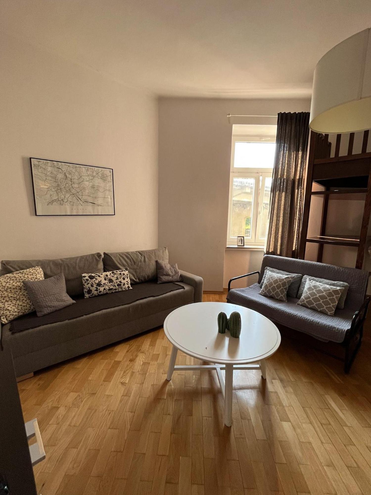 Downtown Apartment B Красков Екстериор снимка