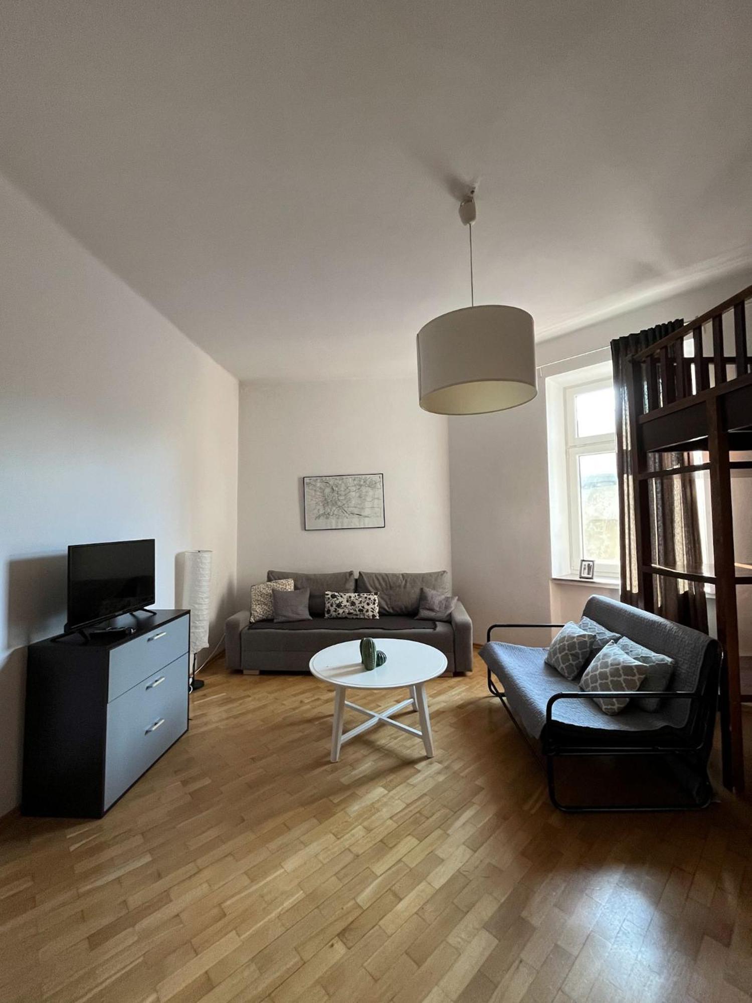 Downtown Apartment B Красков Екстериор снимка